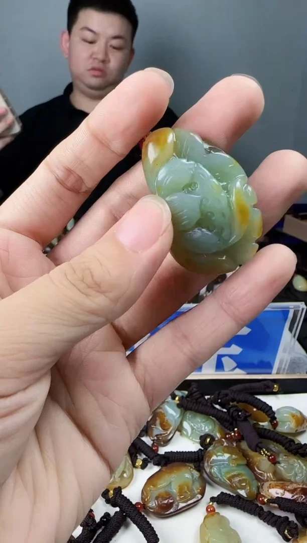 和田玉未镶嵌颈饰1