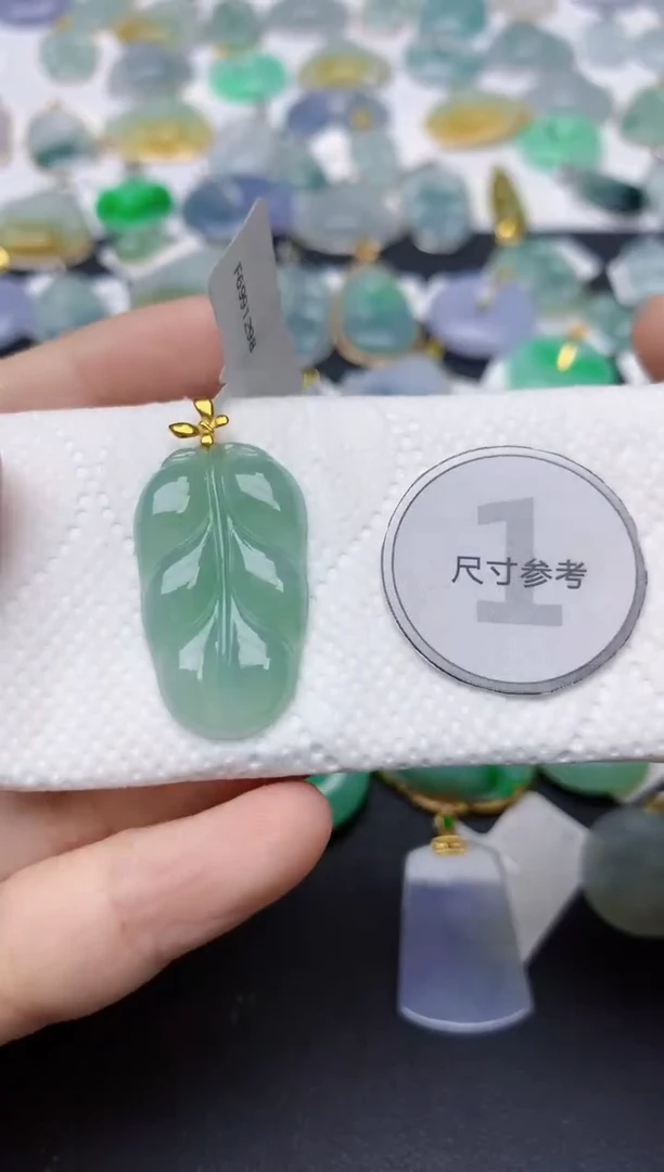 翡翠18K金镶嵌颈饰天然缅甸A货翡翠