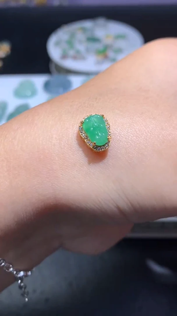 颈饰未镶嵌翡翠净货