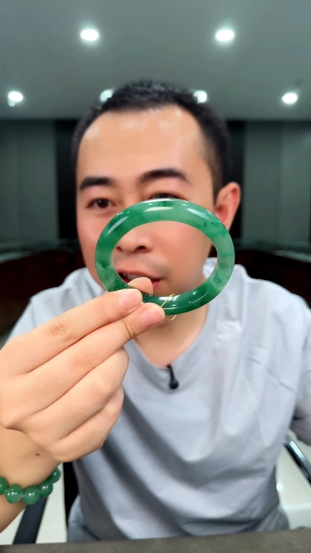 石英质玉手镯未镶嵌平*手镯