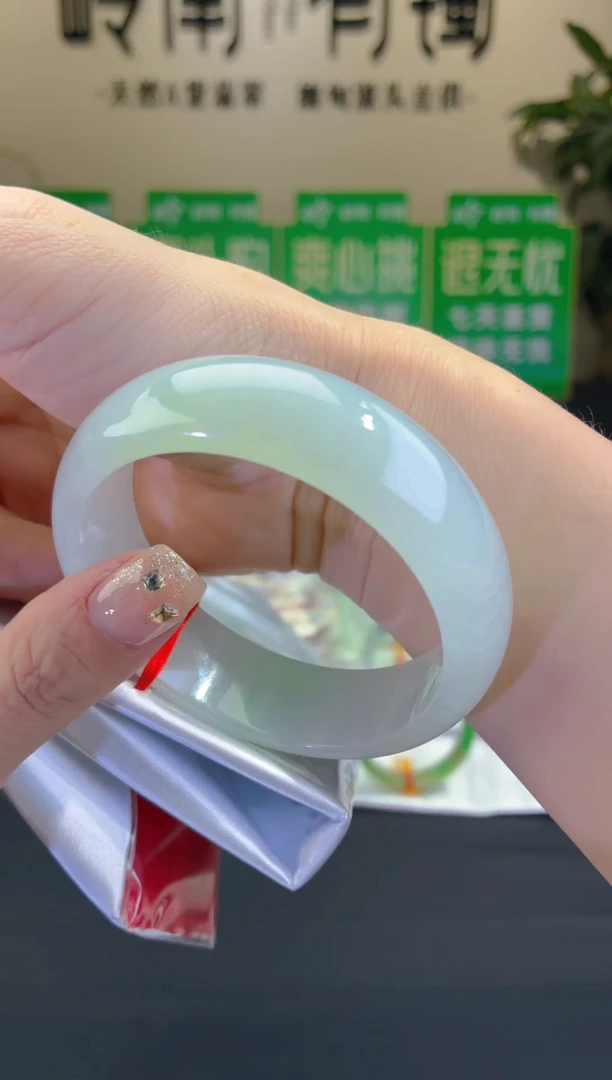 未镶嵌手镯翡翠A71,全款29W，定金2W
