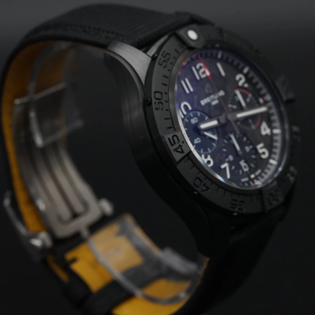 95新 BREITLING/百年灵 25年复仇者系列黑陶瓷计时男士经典机械表