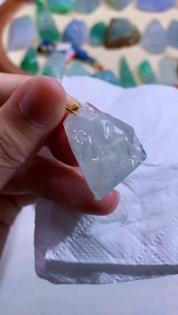 颈饰未镶嵌翡翠