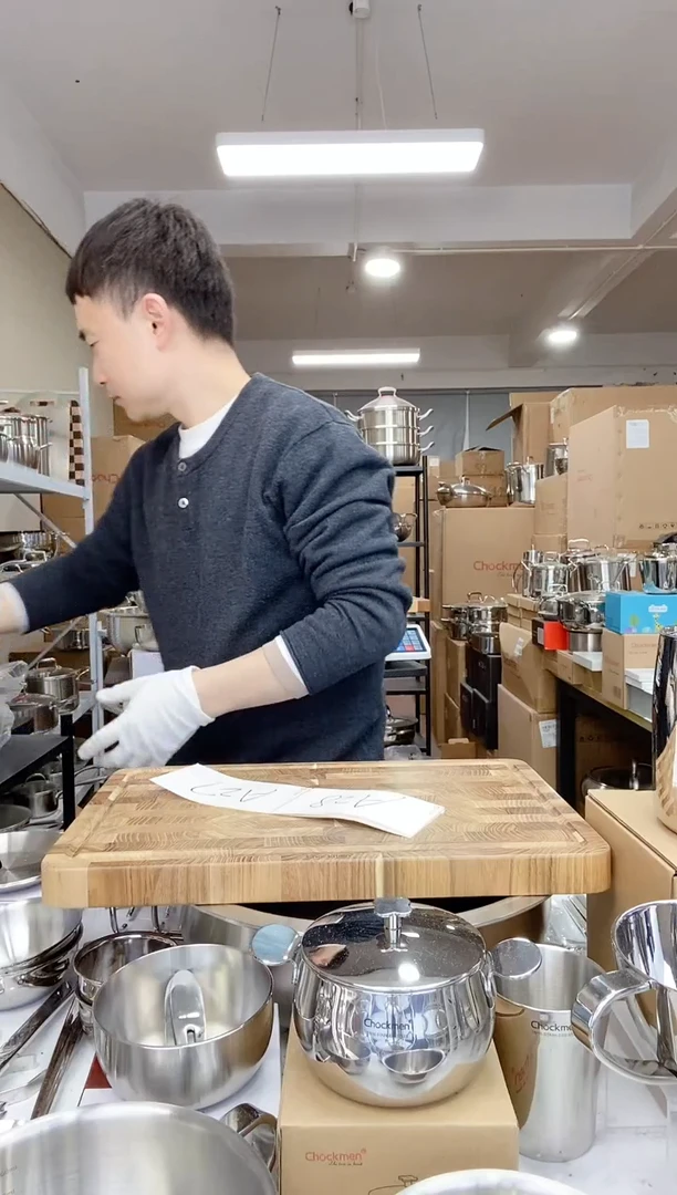 【闪购商品】A27 微瑕20cm钻石苹果汤锅