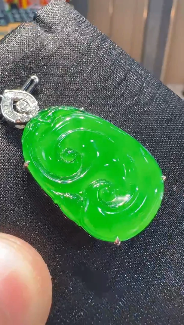 【闪购商品】翡翠吊坠(不含链)18K金镶嵌