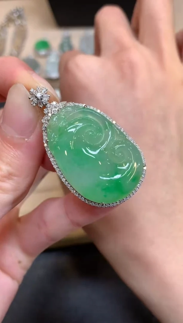 【闪购商品】翡翠颈饰18K金镶嵌如意【无服务费】