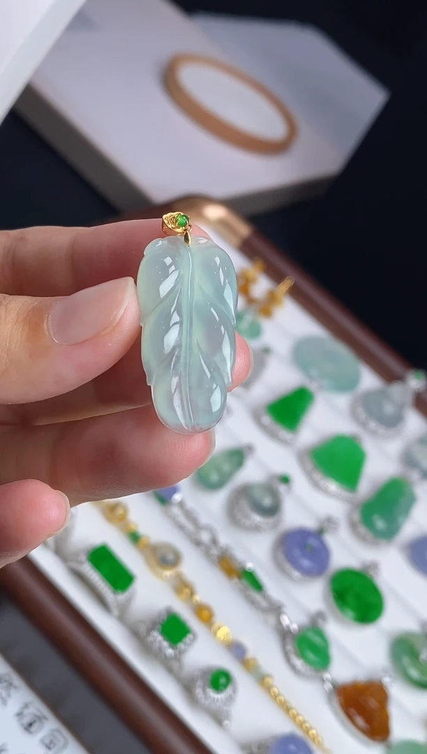 翡翠未镶嵌吊坠(不含链)1