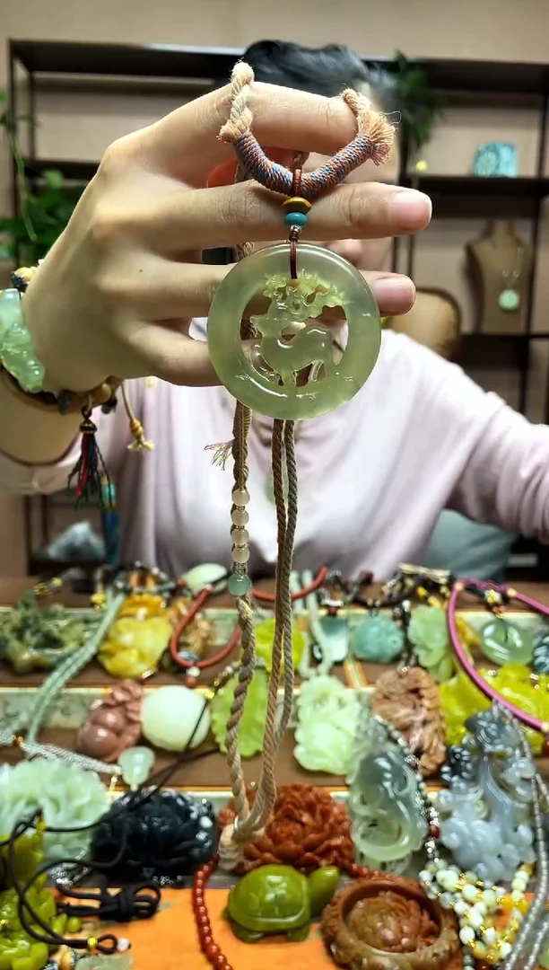 未镶嵌岫玉吊坠·