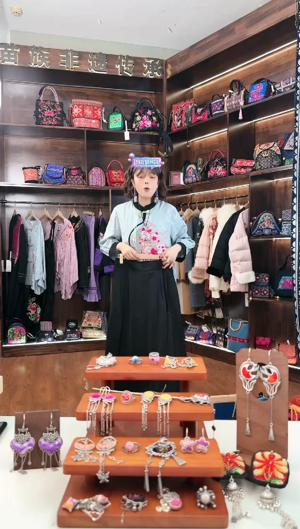 【闪购商品】织绣L32蚩梦苗族古绣