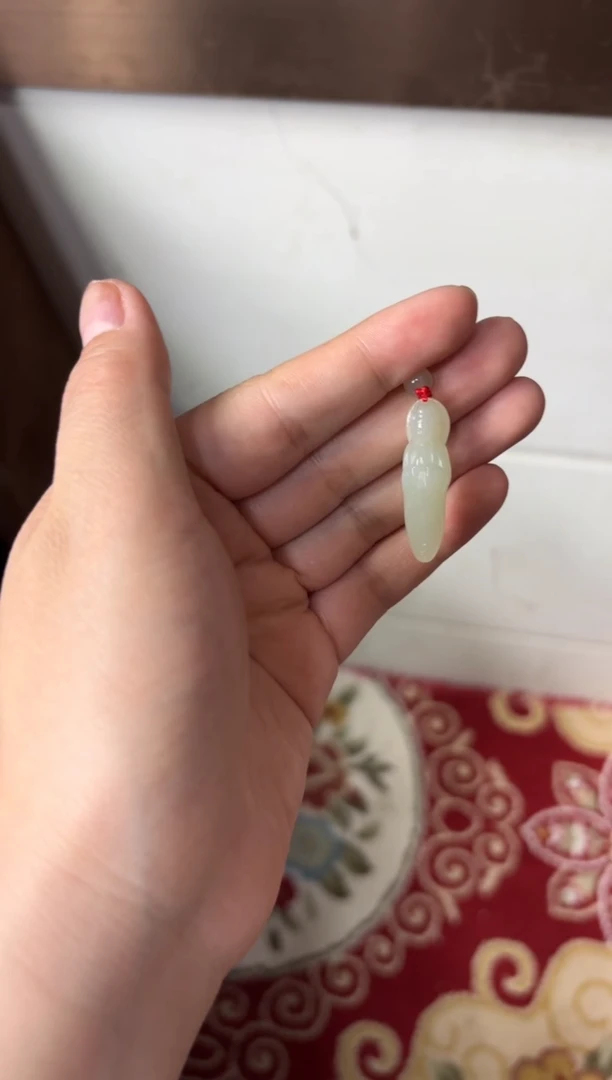【闪购商品】和田玉吊坠(赠链)未镶嵌且末微色差近矿吊坠