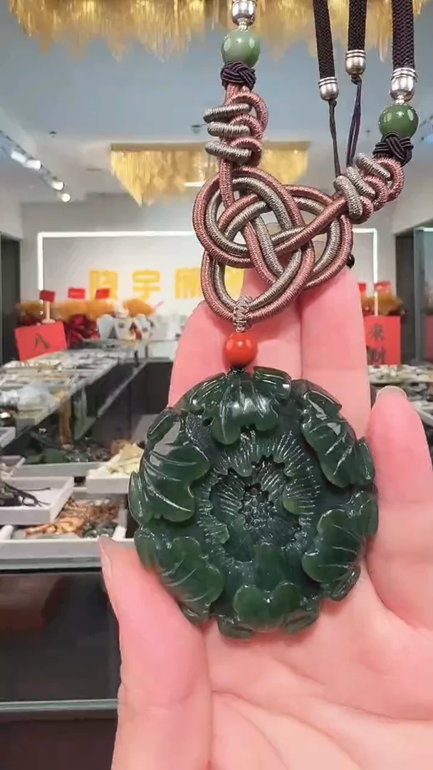 颈饰未镶嵌和田玉吊坠