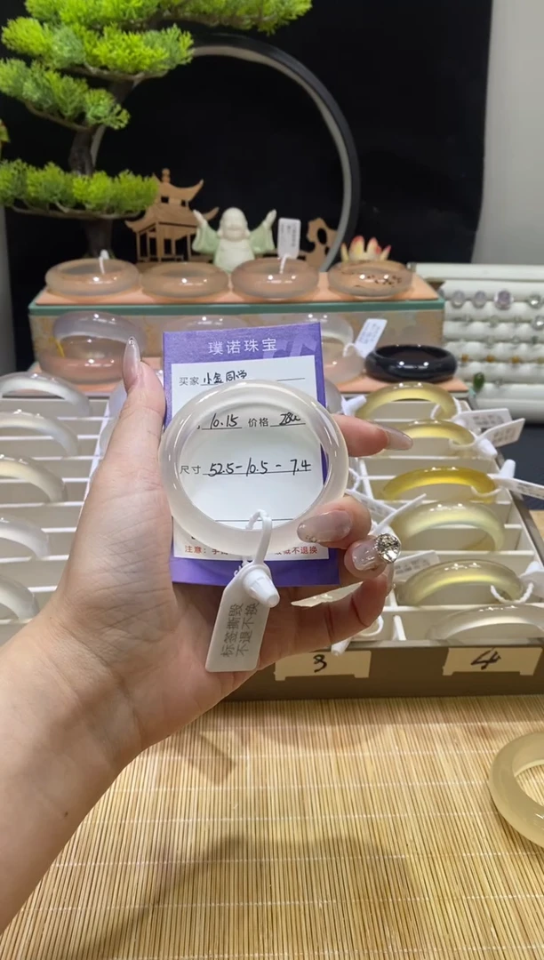 手镯玛瑙/玉髓未镶嵌小**学1