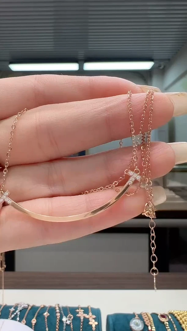 【闪购商品】钻石颈饰18K金镶嵌镶钻酒窝微笑项链K红