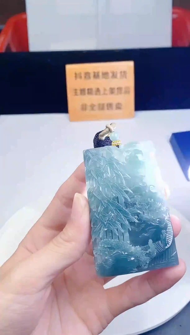 颈饰未镶嵌翡翠