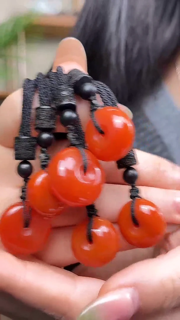 颈饰未镶嵌南红玛瑙平安扣