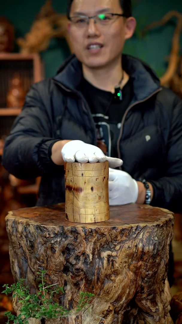 枣木雷击枣木笔筒