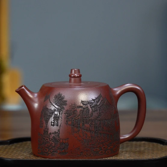 9138紫砂茶具龙血砂泥料刻绘江南水乡汉铎壶 300cc左右