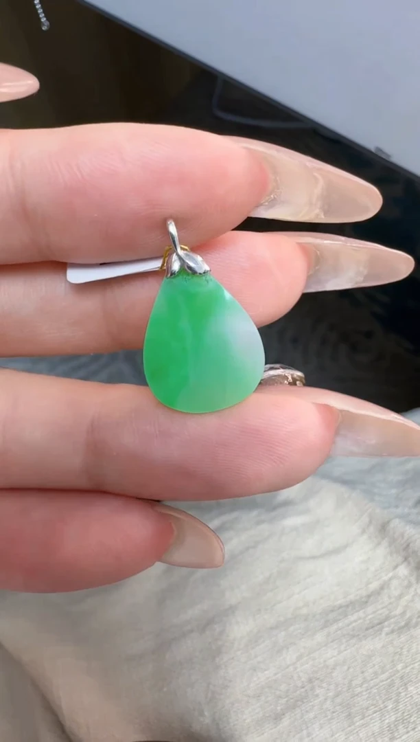 翡翠18K金镶嵌吊坠(不含链)缅甸A货翡翠