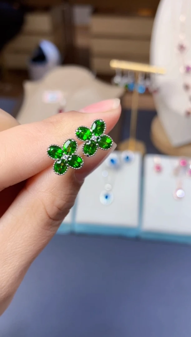 银S925镶嵌透辉石耳钉天然