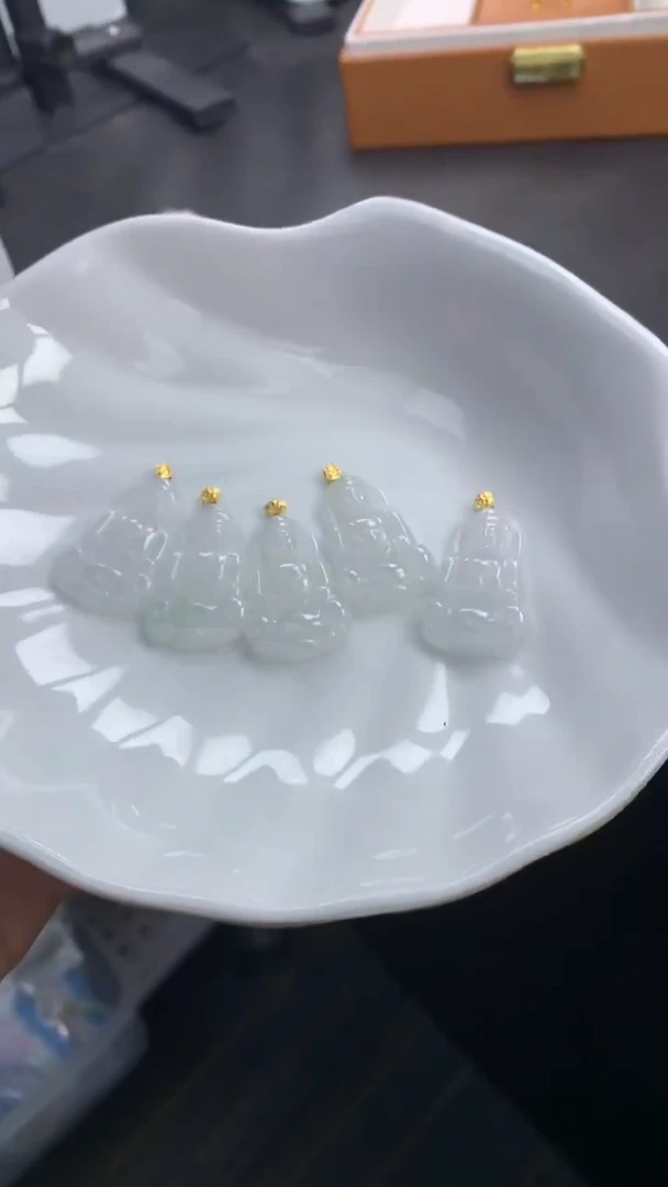 颈饰18K金镶嵌翡翠FA166 翡翠观音 多样性发其一赠银链