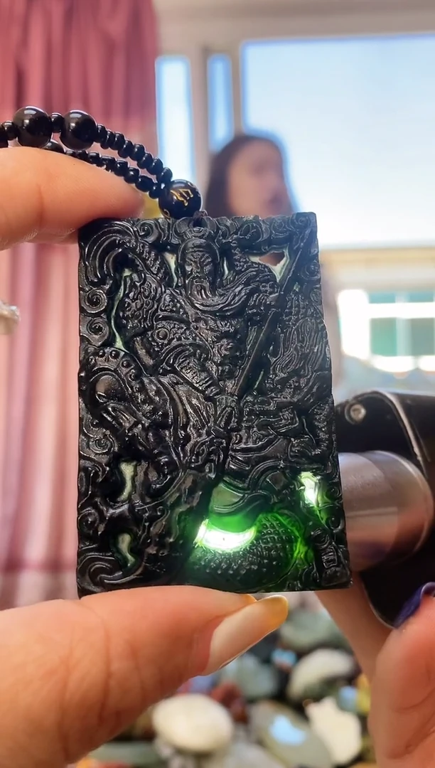 未镶嵌岫玉吊坠