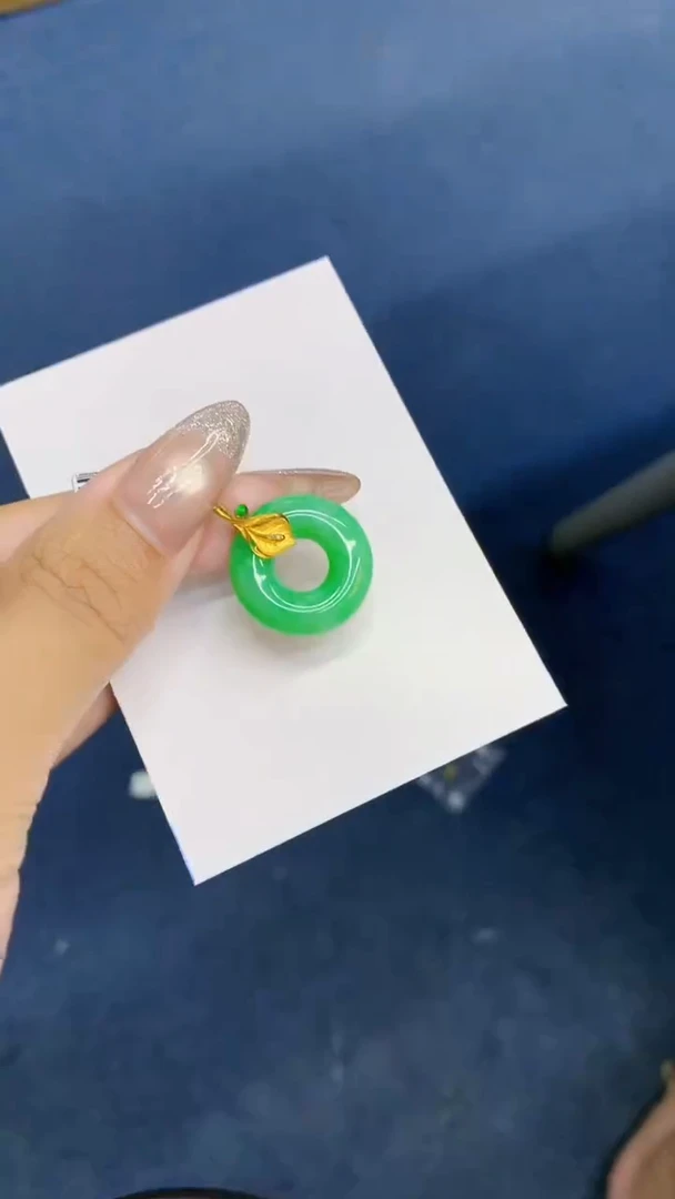 颈饰18K金镶嵌翡翠1
