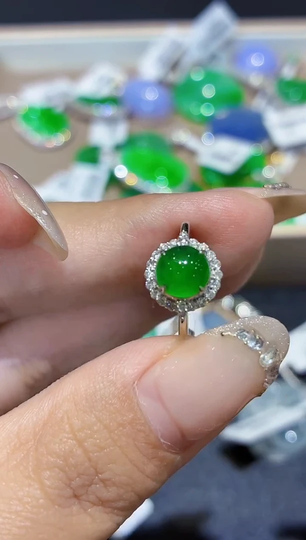 18K金镶嵌戒指翡翠天然A货翡翠