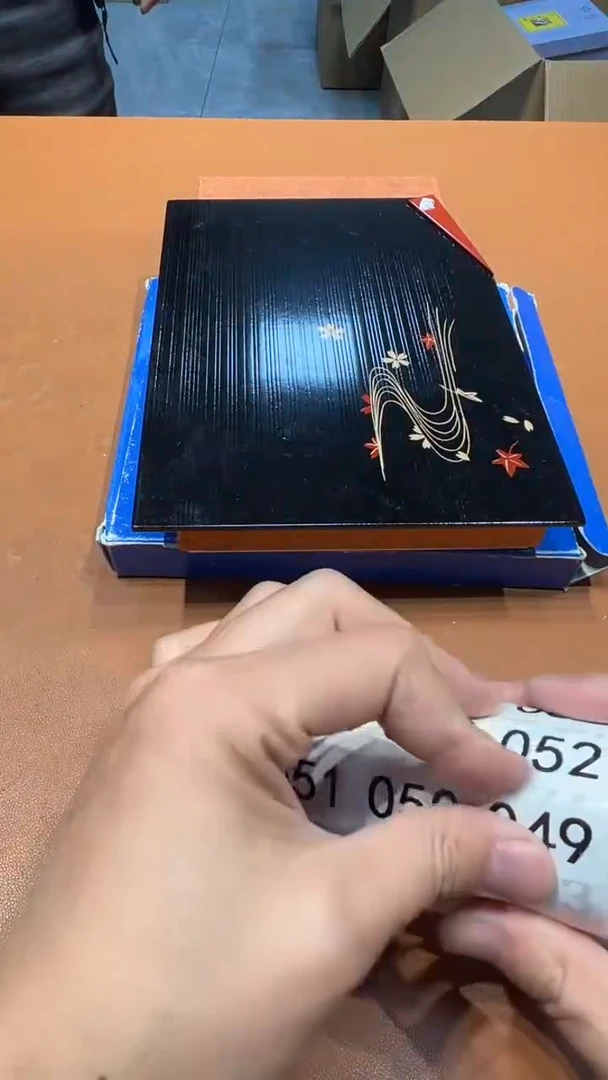 S****J阿达西日瓷摆件049