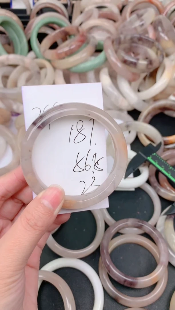 未镶嵌手镯石英质玉187