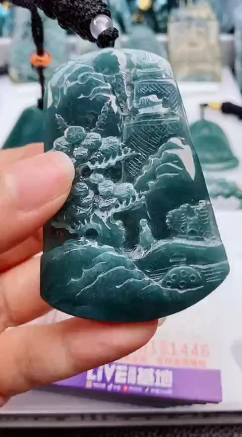 翡翠未镶嵌颈饰