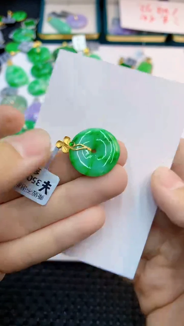 翡翠18K金镶嵌颈饰             1