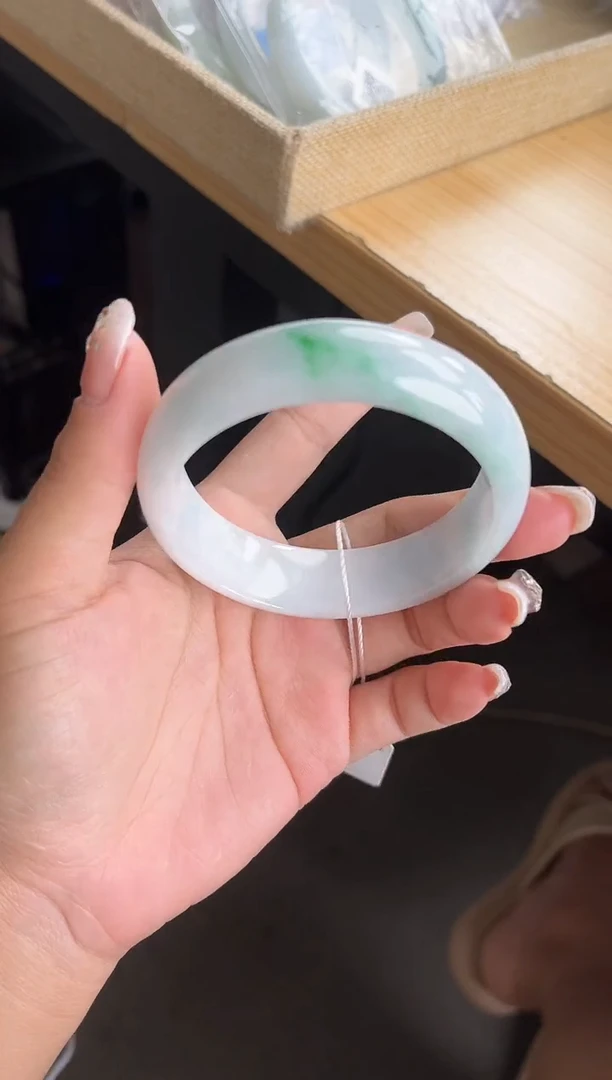 翡翠手镯未镶嵌手镯