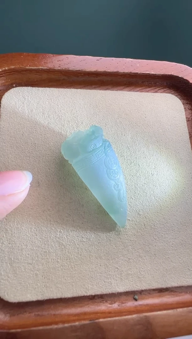 未镶嵌定制翡翠冰蓝龙牙