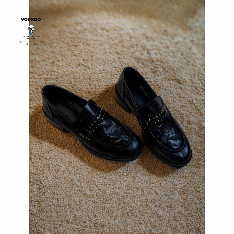 小羊皮乐福鞋女2025新款英伦风圆头铆钉一脚蹬粗跟单鞋黑色小皮鞋