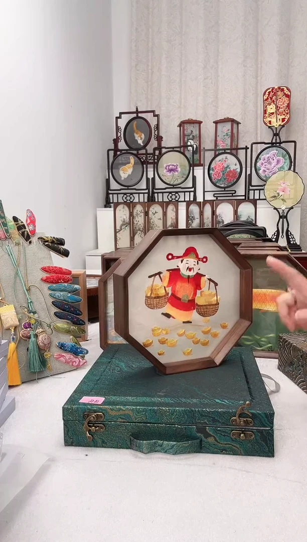 扇子苏绣作品手工摆台