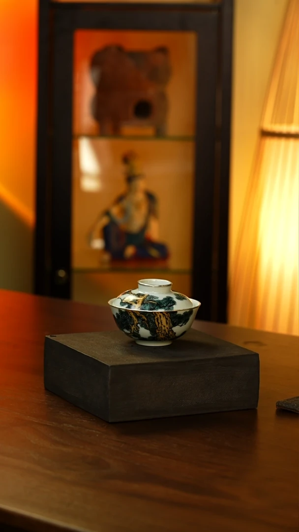 包银松树扁盖碗.