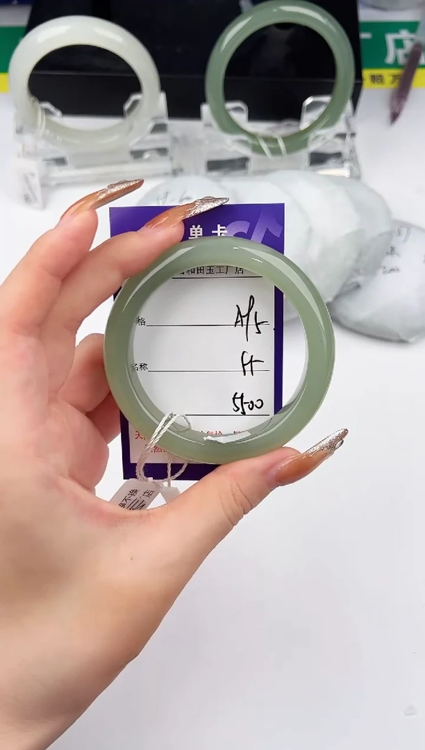 和田玉手镯未镶嵌95颜色微差无瑕