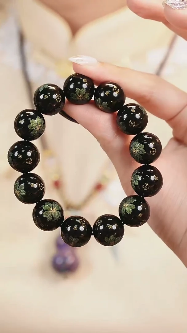 喜****雅1.5*13四叶草手串