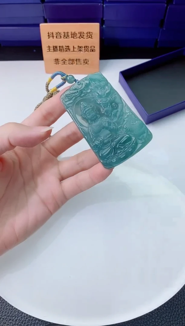 翡翠未镶嵌颈饰      `