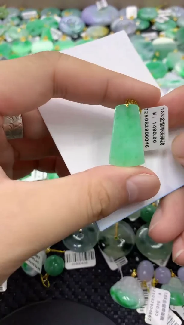 颈饰18K金镶嵌翡翠天然缅甸翡翠A货