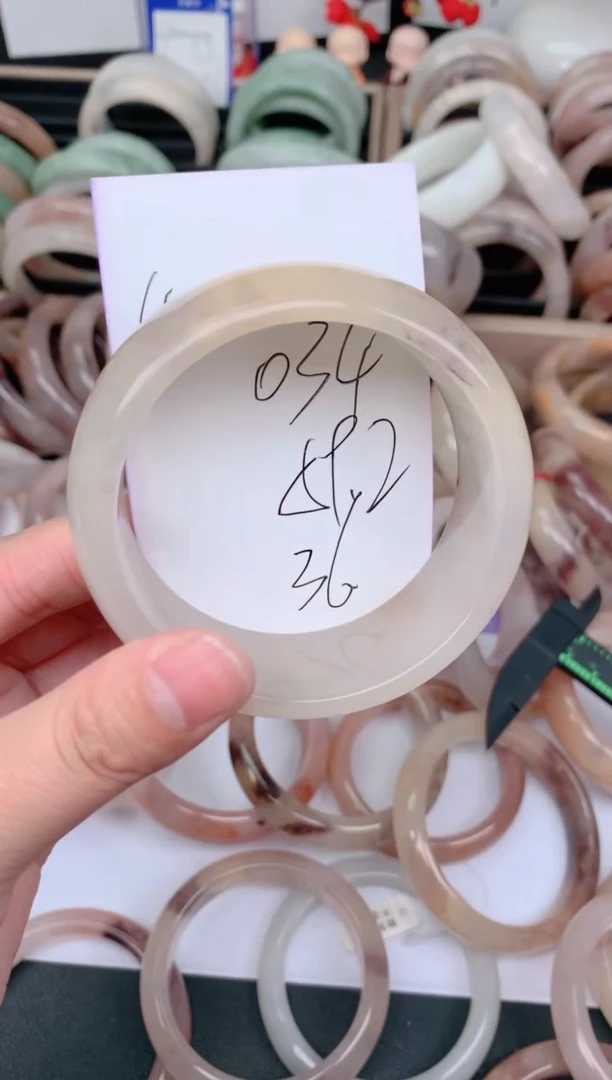 未镶嵌手镯石英质玉034