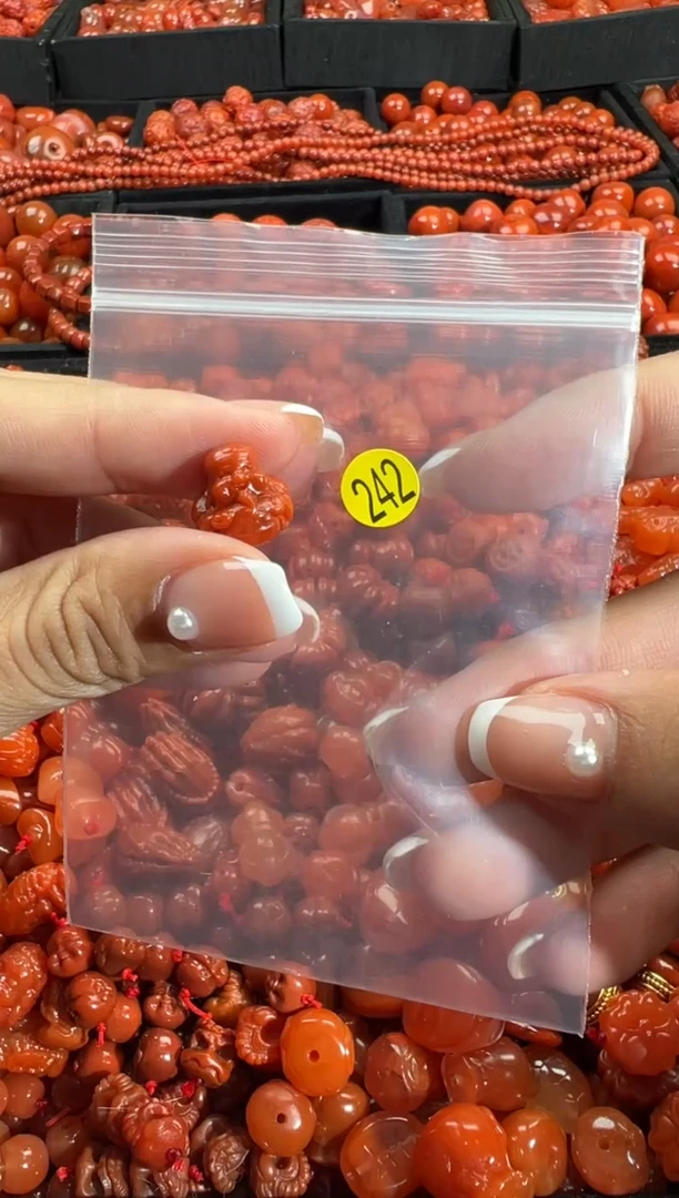 颈饰未镶嵌南红玛瑙1