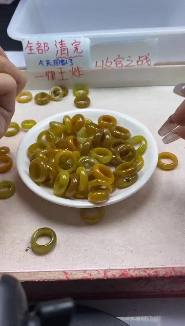 【闪购商品】翡翠颈饰未镶嵌x1072翡翠黄翡大跑环*1个