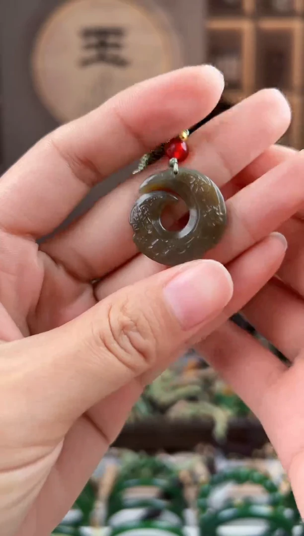 颈饰未镶嵌和田玉拍一发一，拍一发一