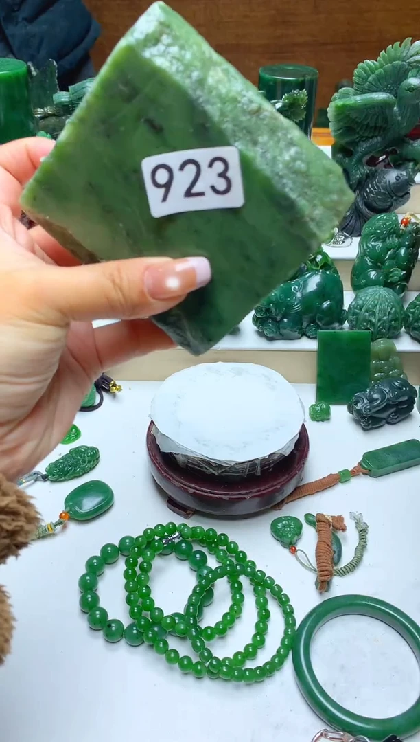 未镶嵌和田玉摆件1