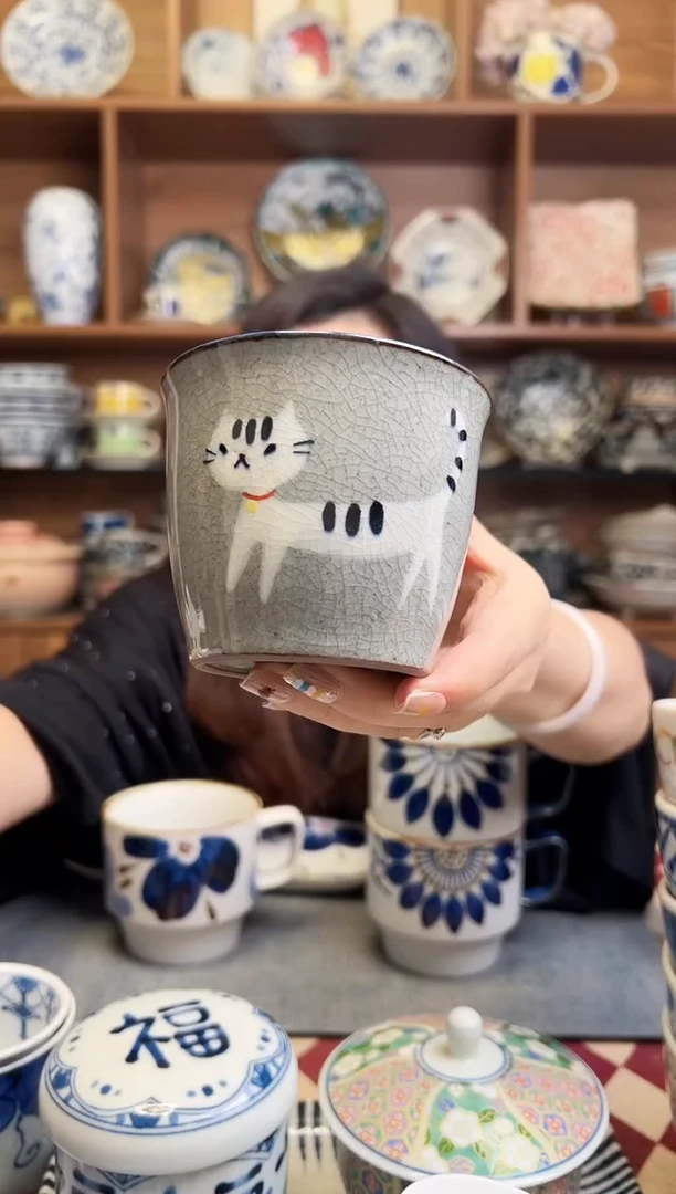 瓷片傲气小猫手握杯（红）