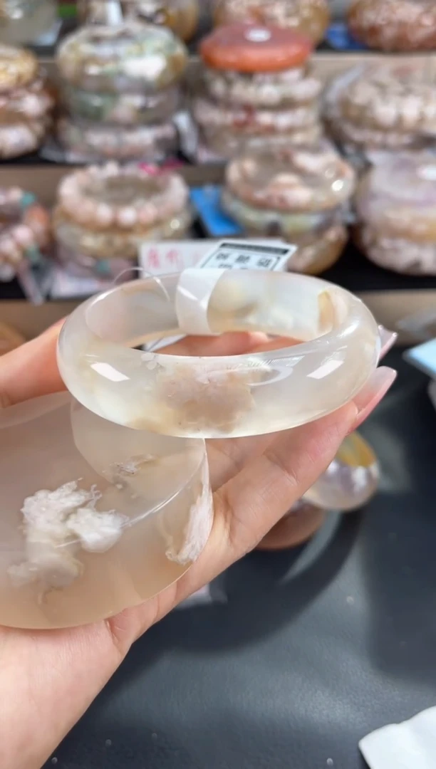 未镶嵌手镯石英质玉59