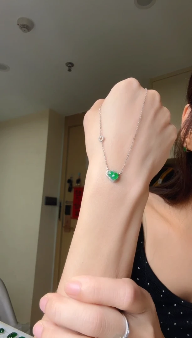 翡翠银S925镶嵌套链天然翡翠吊坠