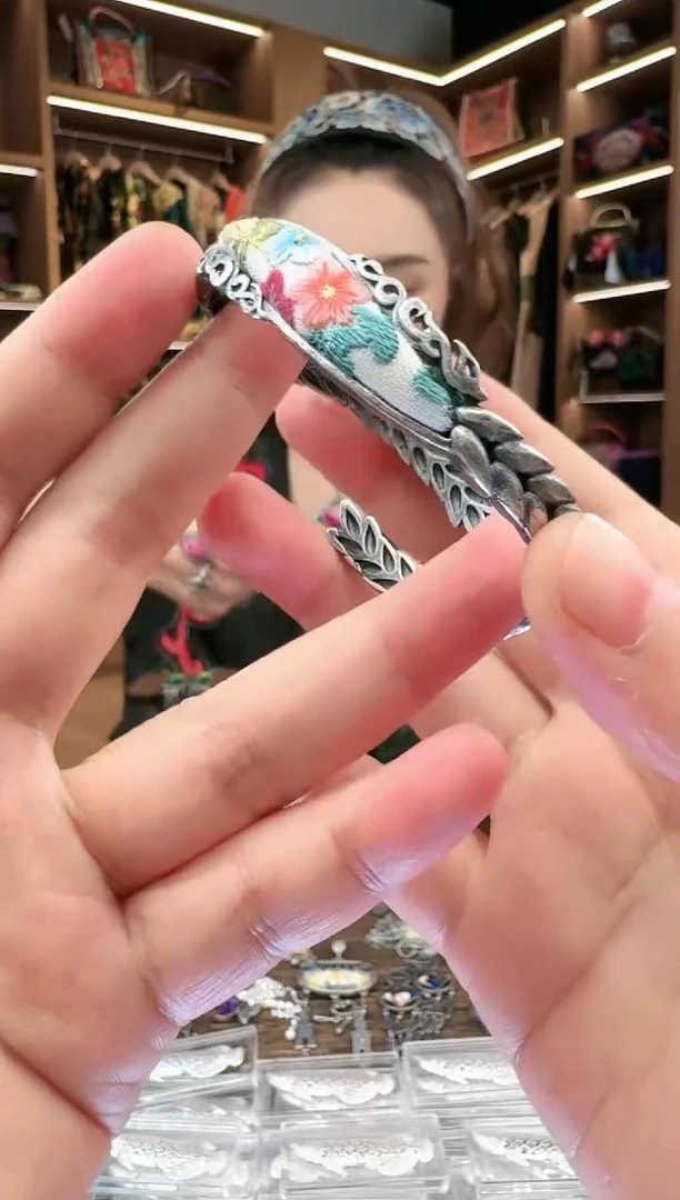 【闪购商品】织绣324黔东南苗族刺绣