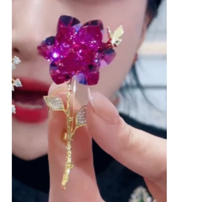 kasiya/卡思雅 铜合金仿水晶胸针 新年玫红施家玫瑰胸针